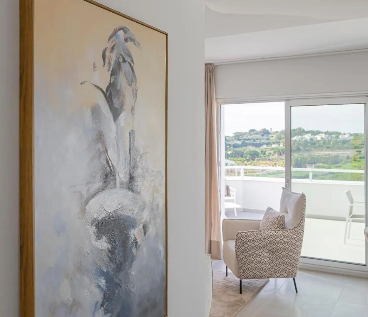 Magnificent 3 Bedroom Apartment With Pool, Terrace And Parking Estepona 0*,  Hiszpania