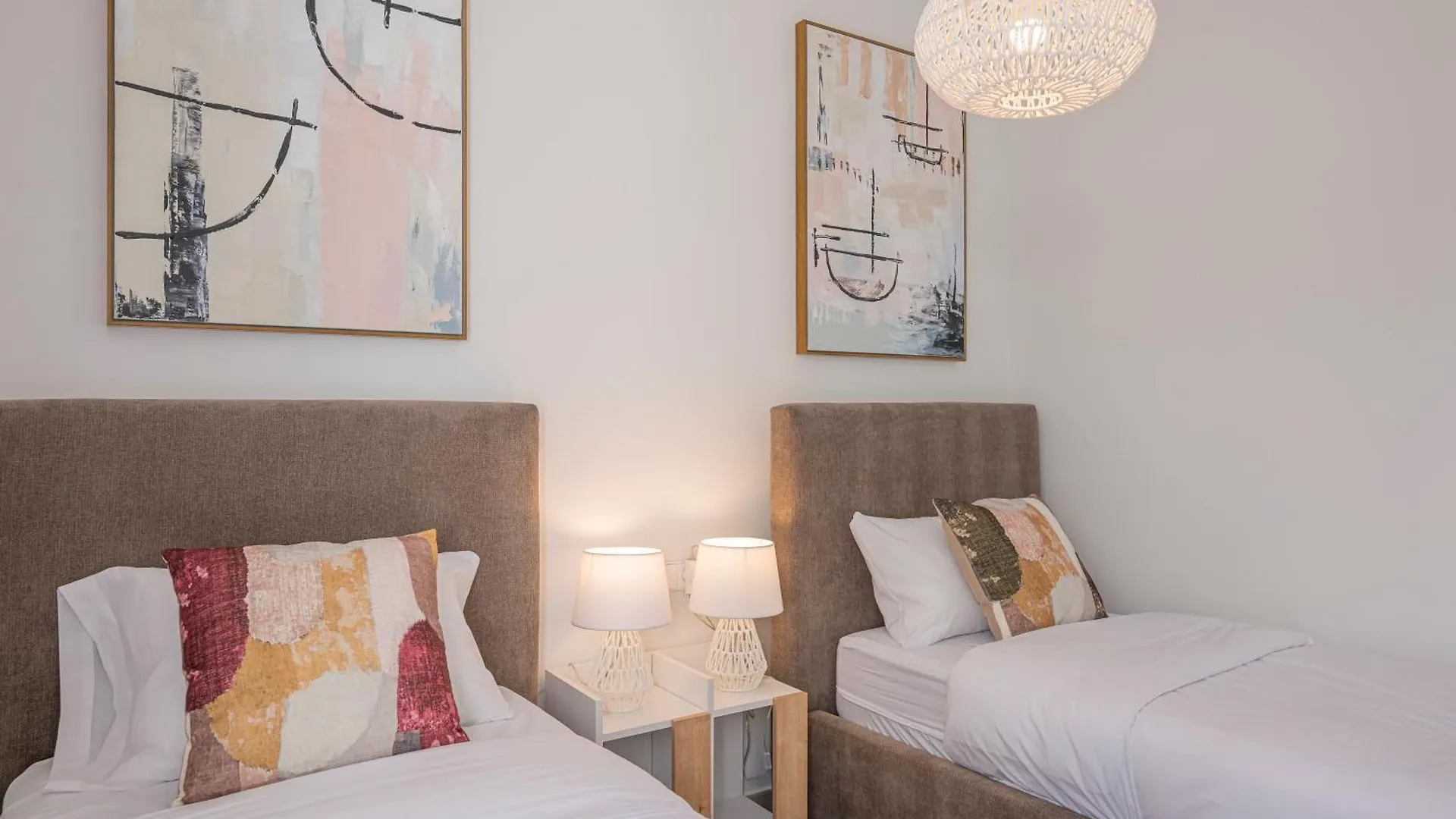 Magnificent 3 Bedroom Apartment With Pool, Terrace And Parking Estepona Hiszpania