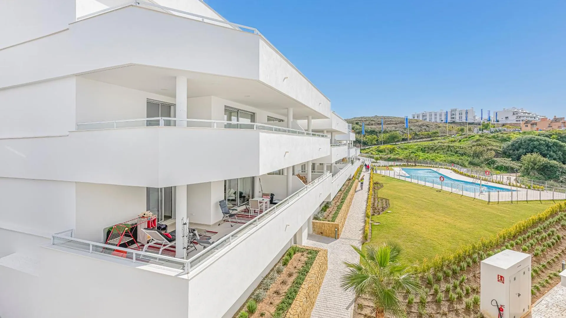 Magnificent 3 Bedroom Apartment With Pool, Terrace And Parking Estepona