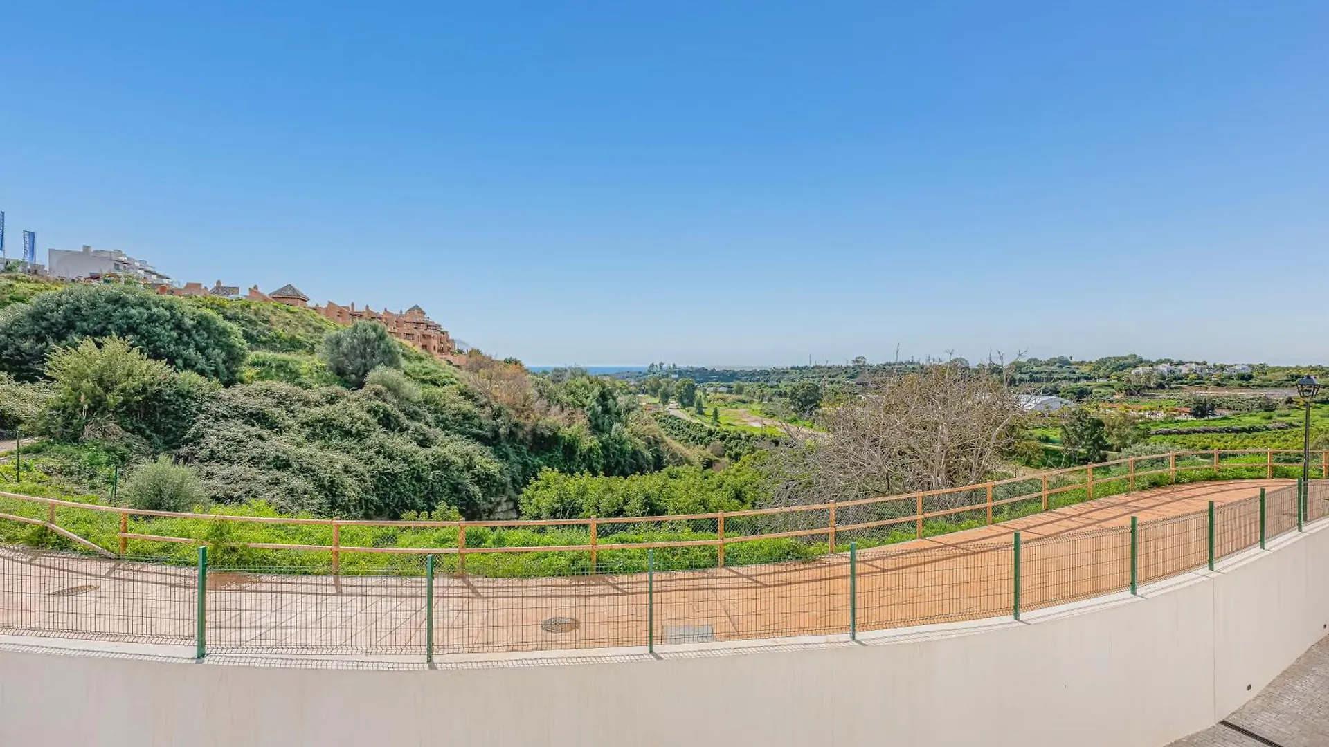 Magnificent 3 Bedroom Apartment With Pool, Terrace And Parking Estepona