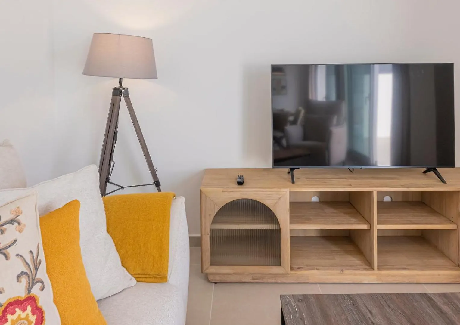 Magnificent 3 Bedroom Apartment With Pool, Terrace And Parking Estepona