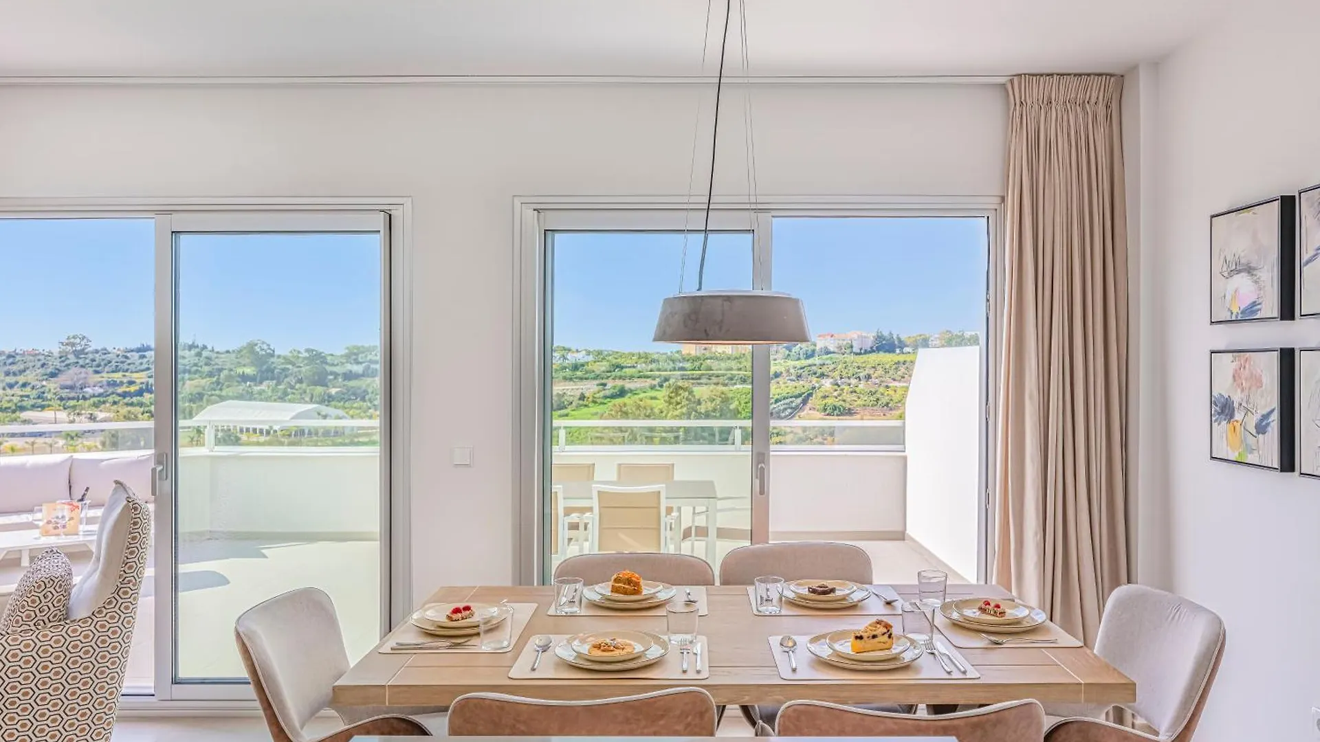 Magnificent 3 Bedroom Apartment With Pool, Terrace And Parking Estepona