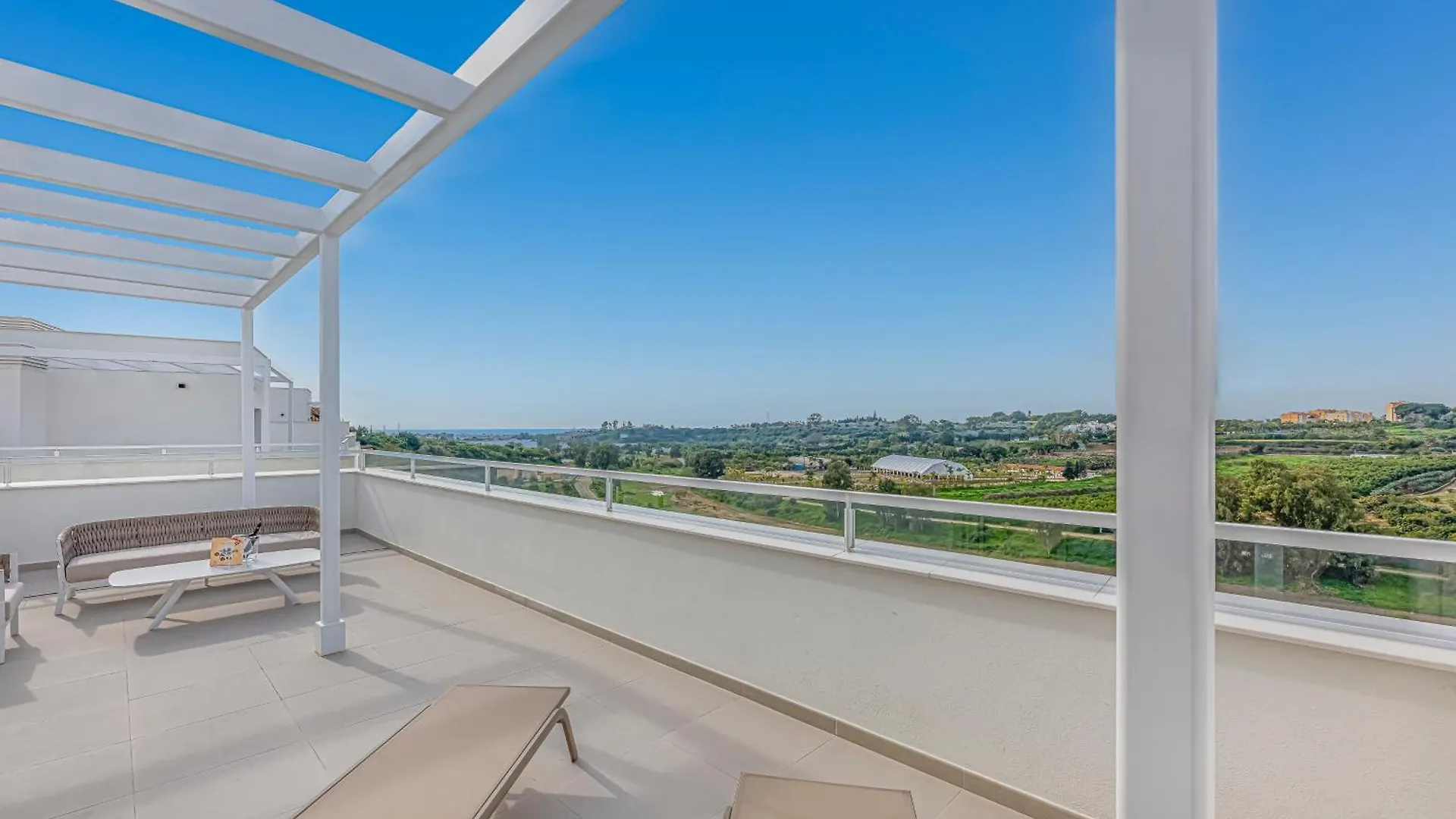 Magnificent 3 Bedroom Apartment With Pool, Terrace And Parking Estepona