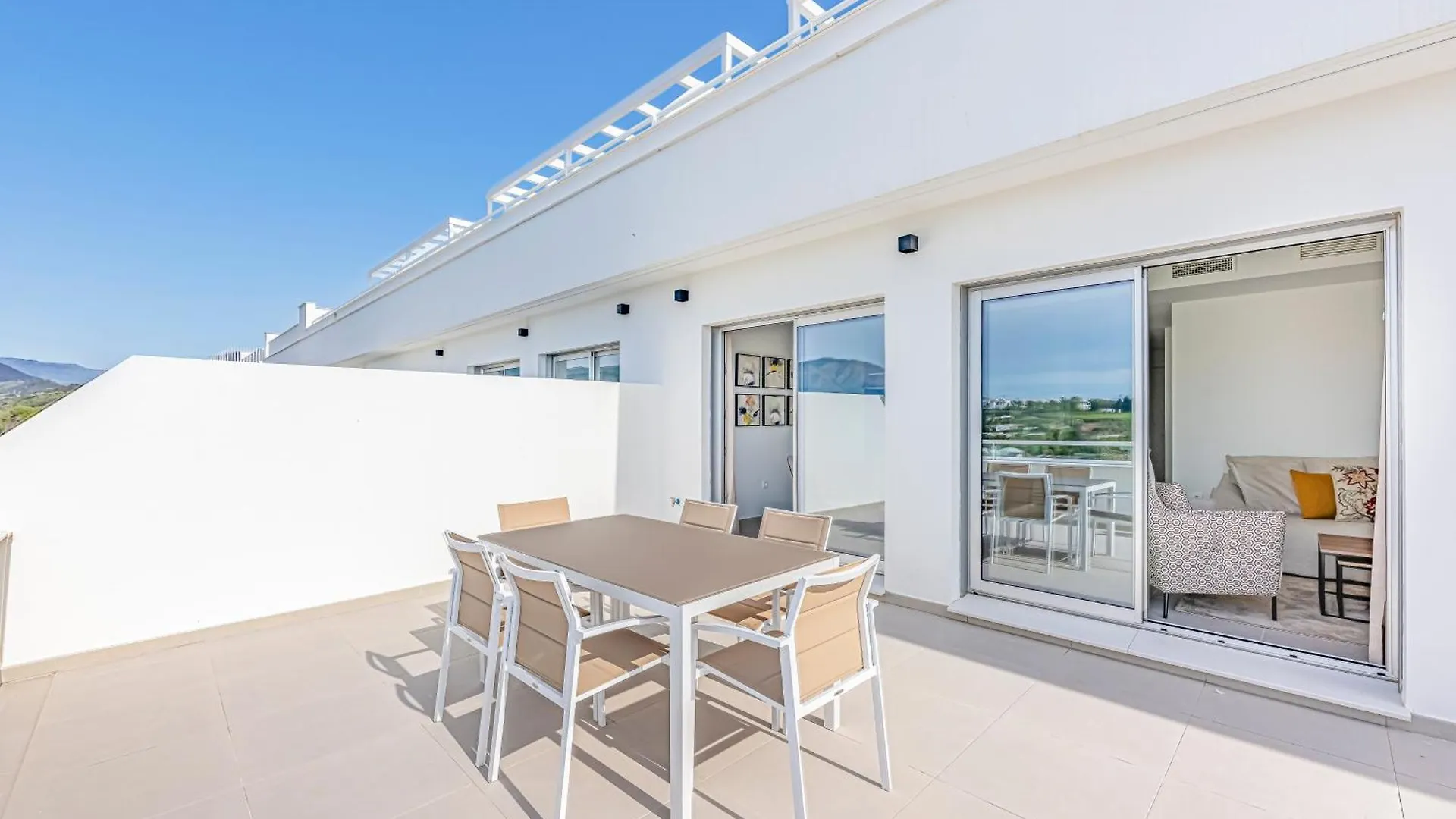 Magnificent 3 Bedroom Apartment With Pool, Terrace And Parking Estepona 0*,  Hiszpania
