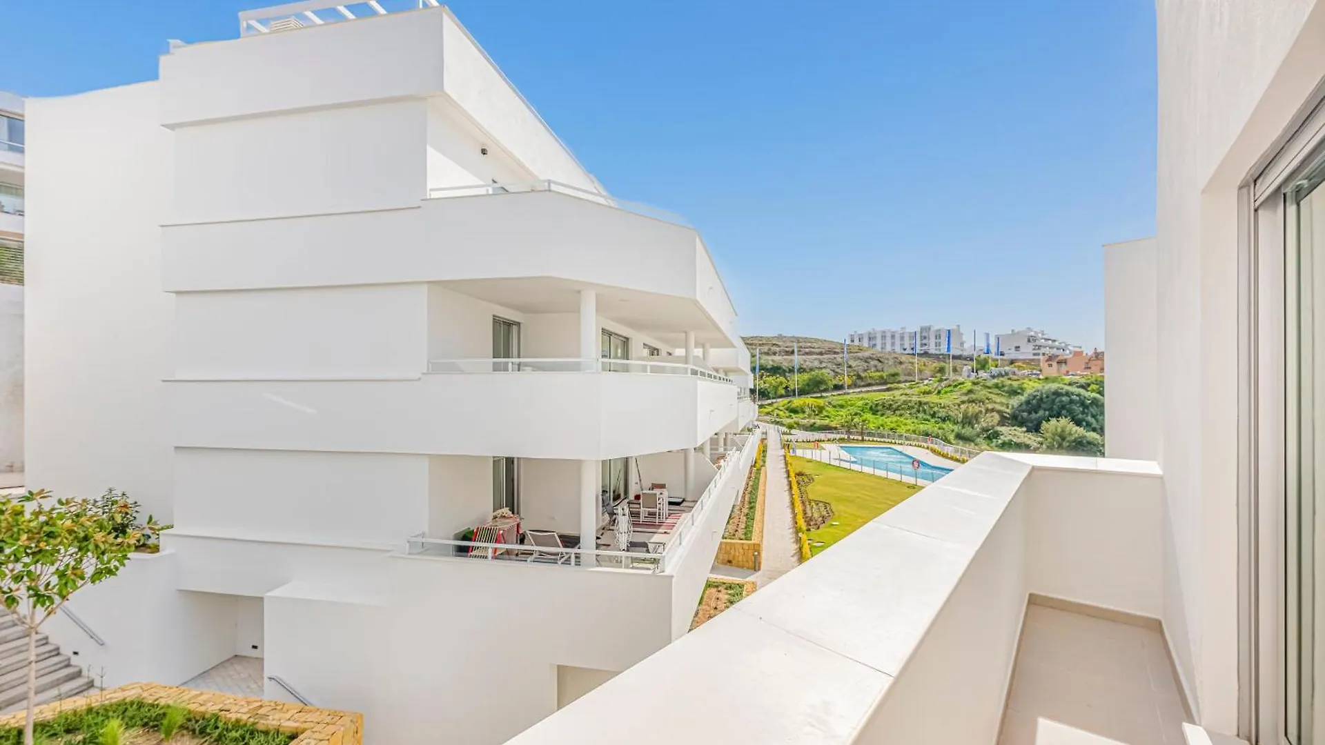 Magnificent 3 Bedroom Apartment With Pool, Terrace And Parking Estepona