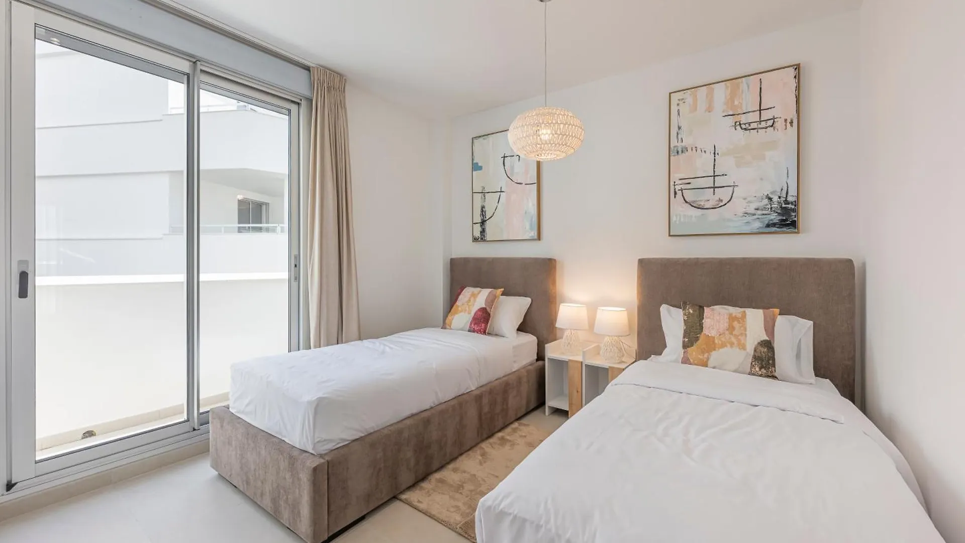 Magnificent 3 Bedroom Apartment With Pool, Terrace And Parking Estepona Spain