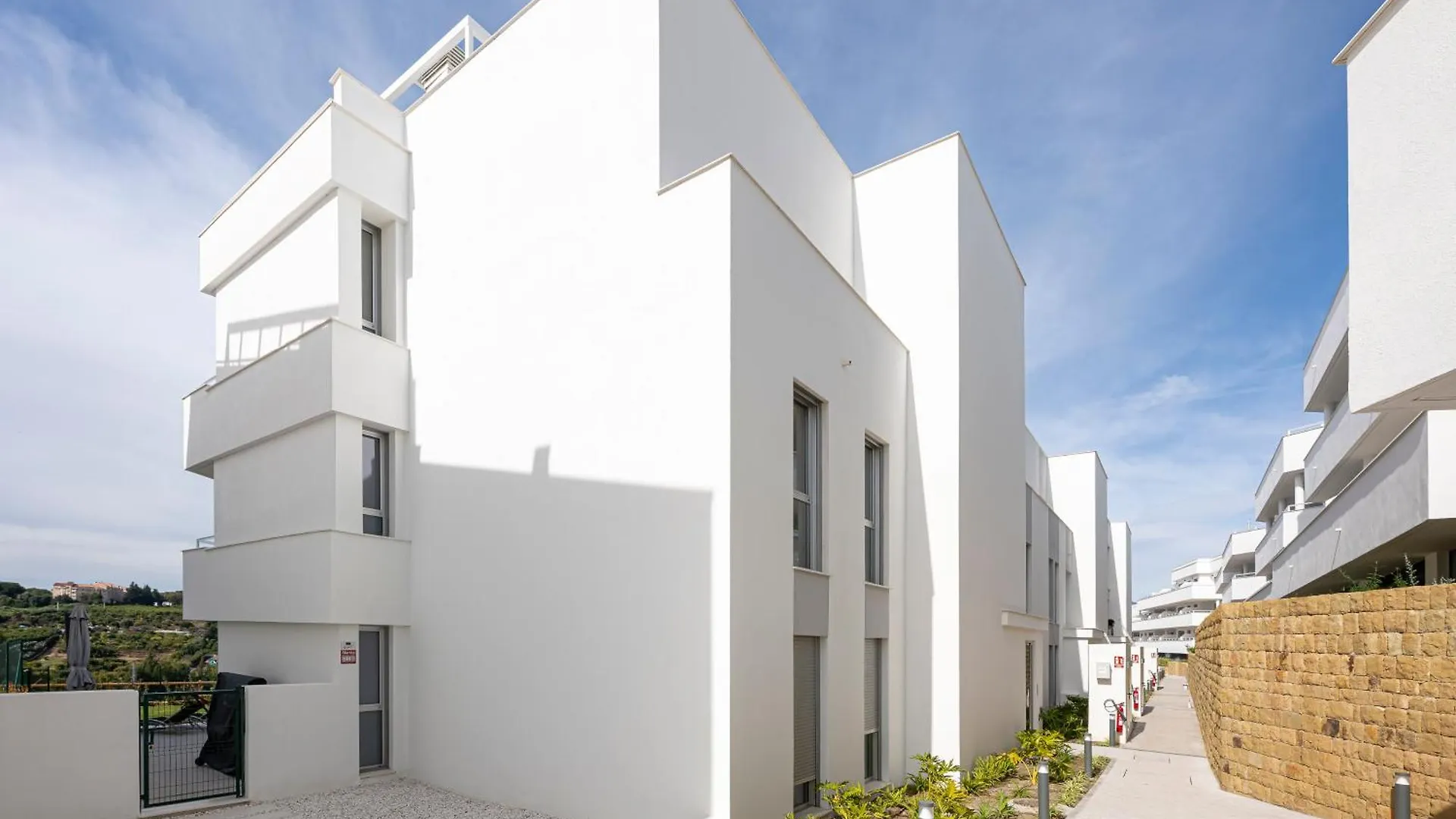 Magnificent 3 Bedroom Apartment With Pool, Terrace And Parking Estepona