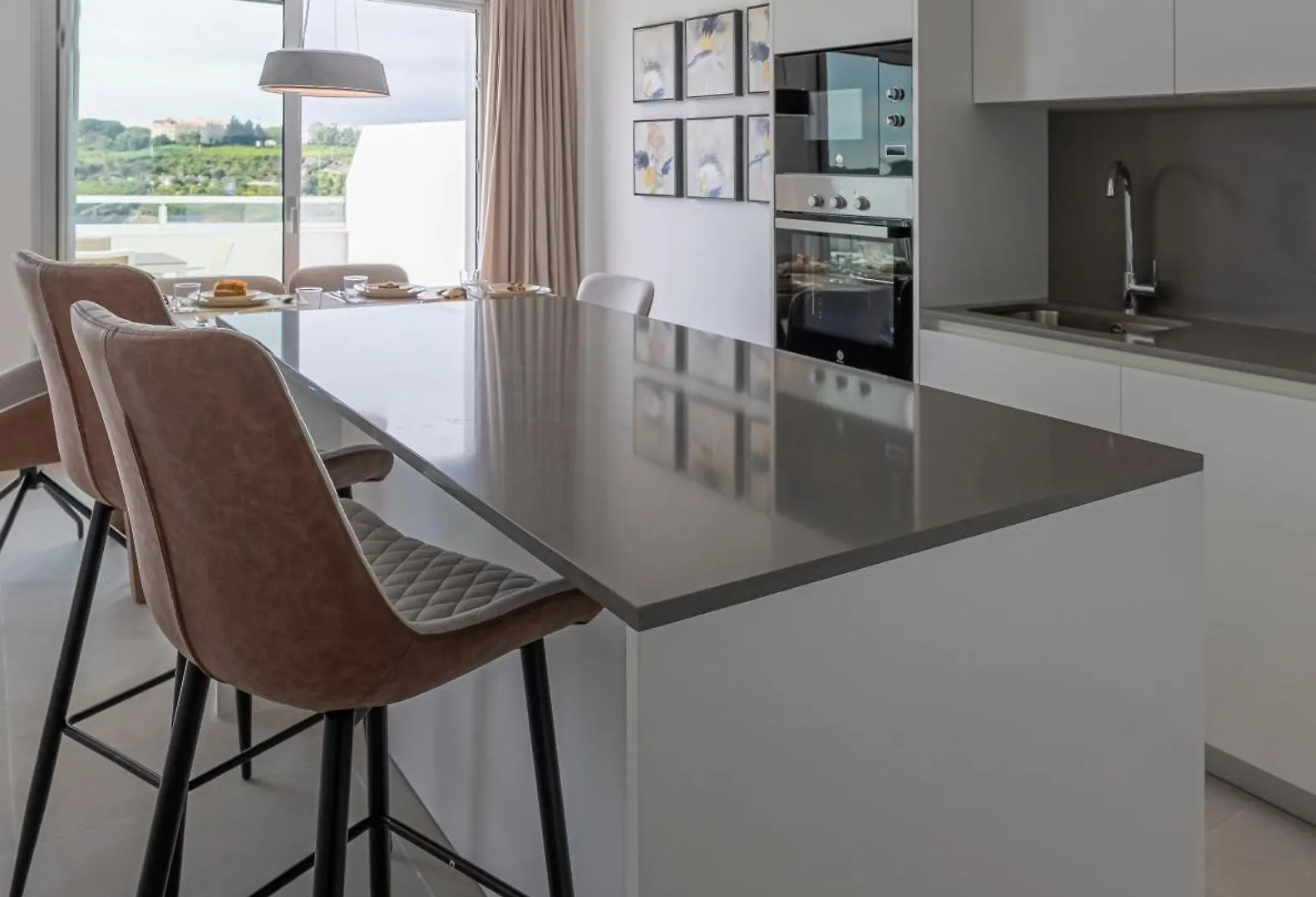 Magnificent 3 Bedroom Apartment With Pool, Terrace And Parking Estepona