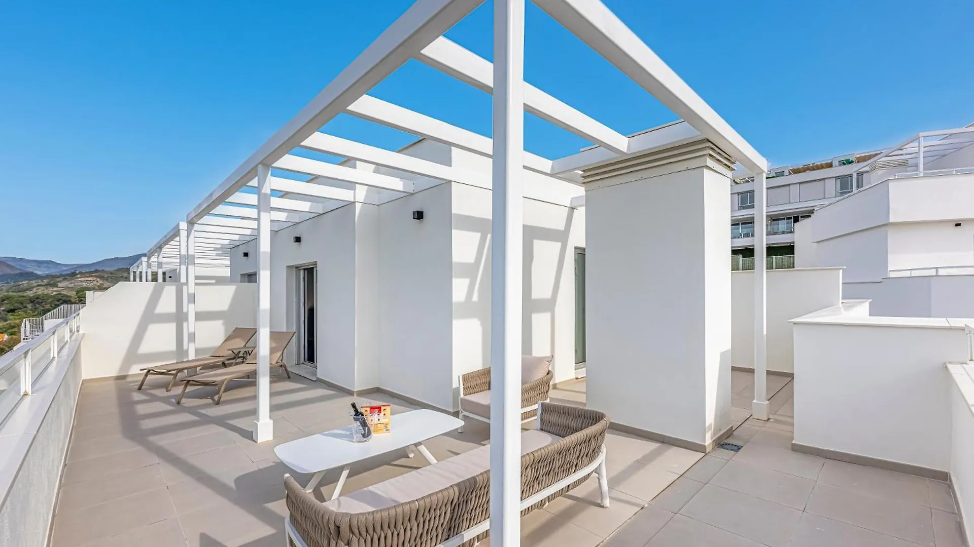 Magnificent 3 Bedroom Apartment With Pool, Terrace And Parking Estepona