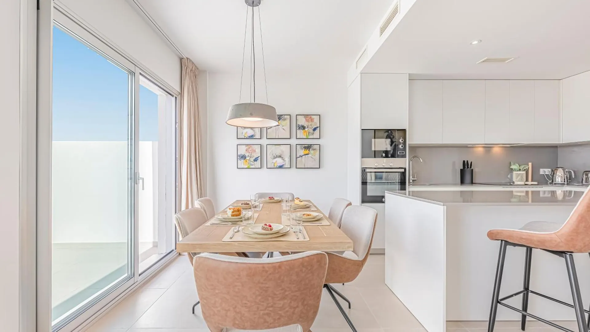 Magnificent 3 Bedroom Apartment With Pool, Terrace And Parking Estepona