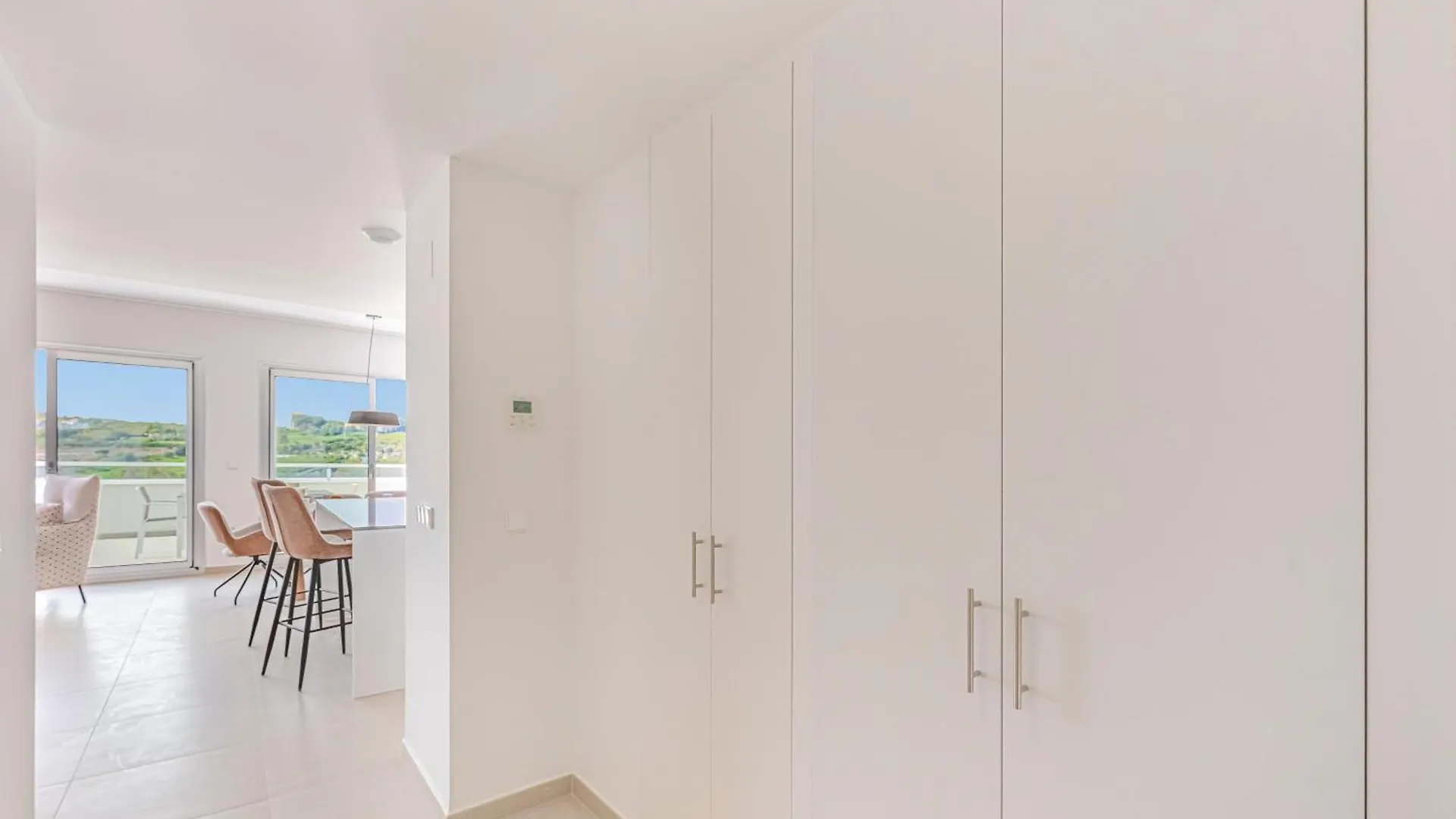 Magnificent 3 Bedroom Apartment With Pool, Terrace And Parking Estepona