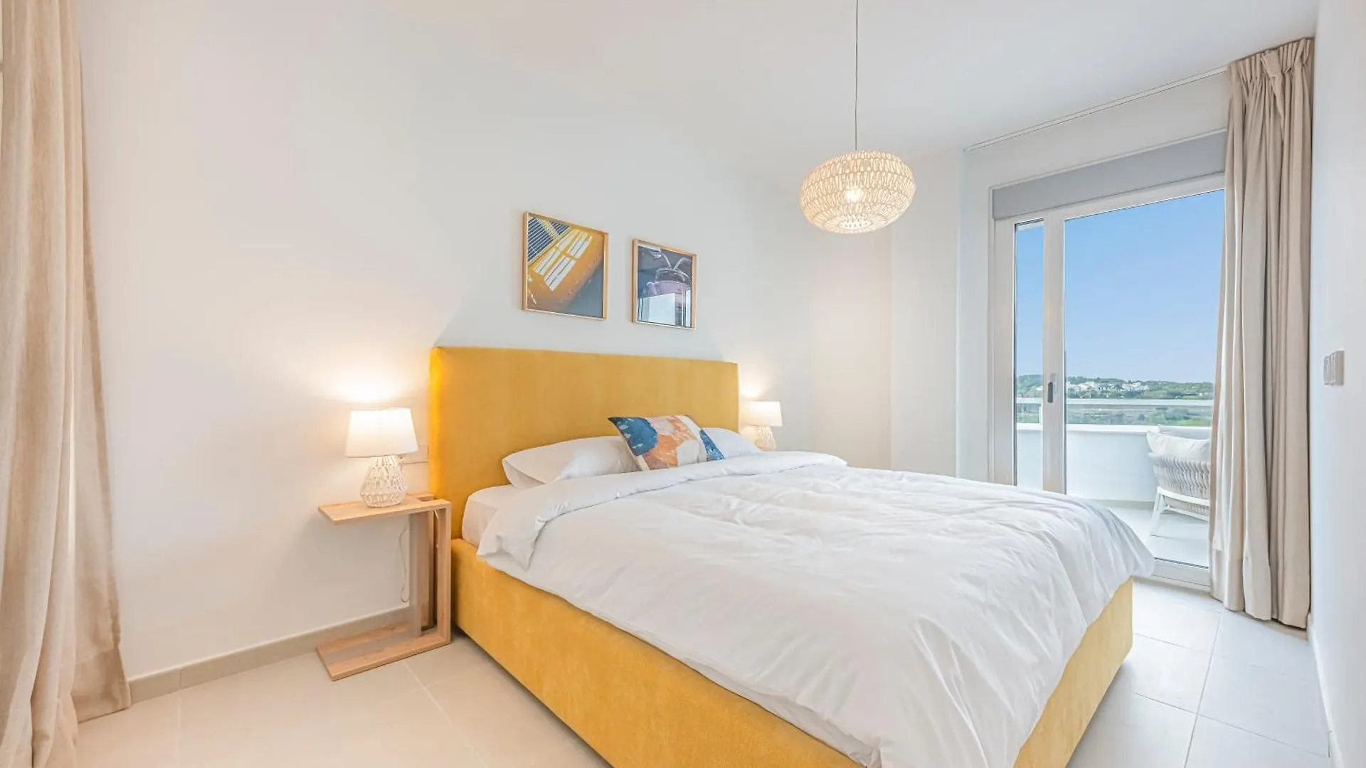 Magnificent 3 Bedroom Apartment With Pool, Terrace And Parking Estepona
