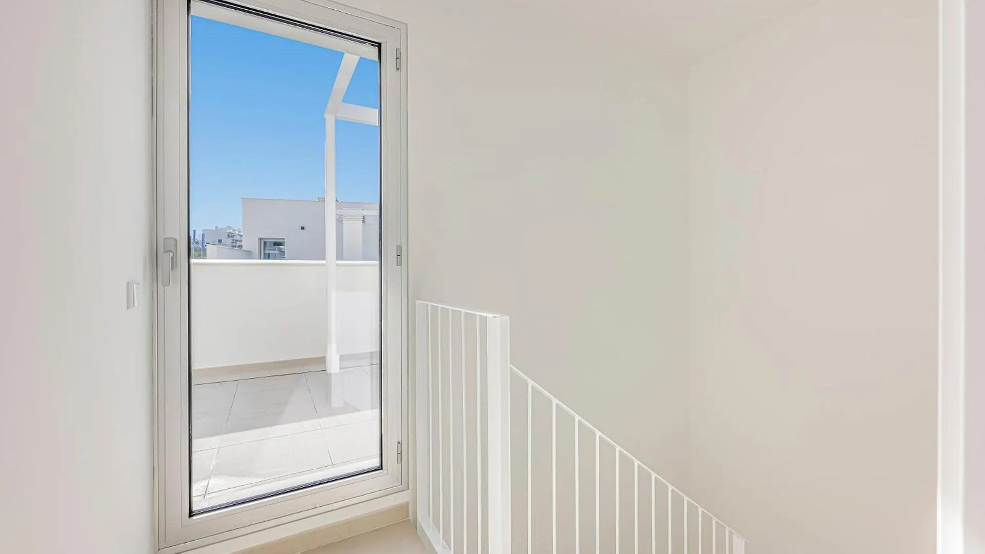 Magnificent 3 Bedroom Apartment With Pool, Terrace And Parking Estepona Hiszpania