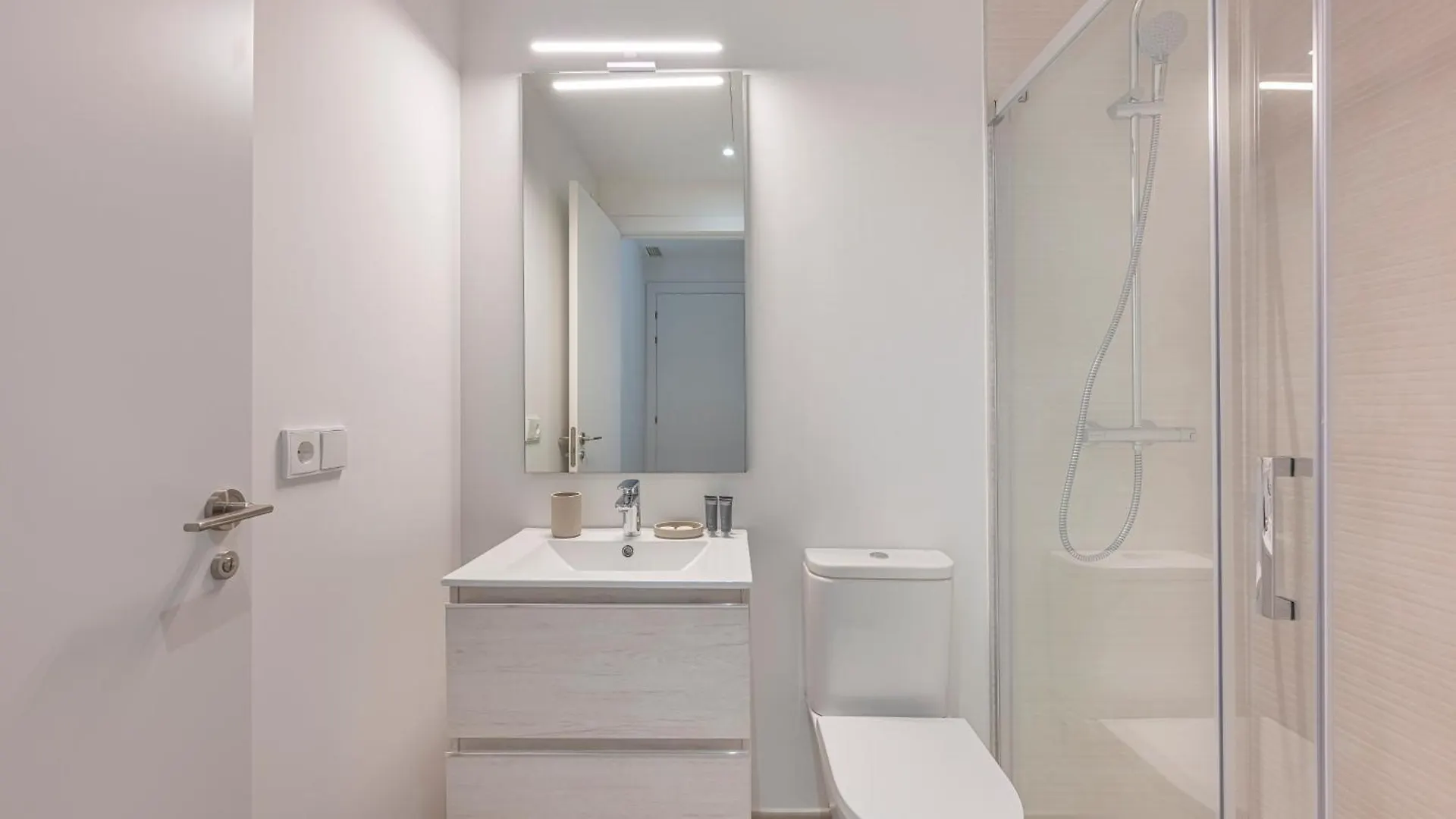 Magnificent 3 Bedroom Apartment With Pool, Terrace And Parking Estepona