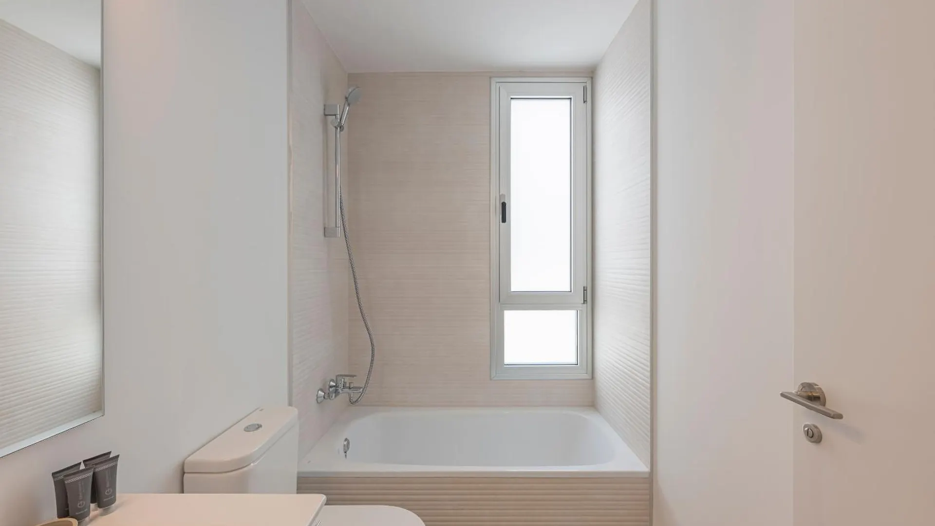 Magnificent 3 Bedroom Apartment With Pool, Terrace And Parking Estepona
