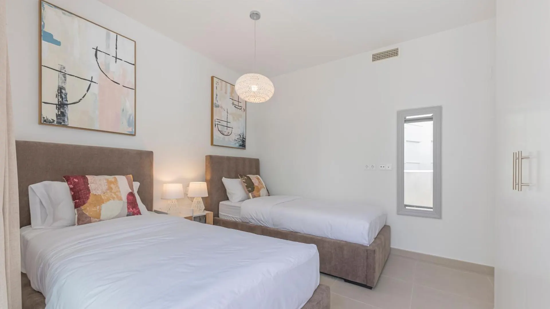 Magnificent 3 Bedroom Apartment With Pool, Terrace And Parking Estepona