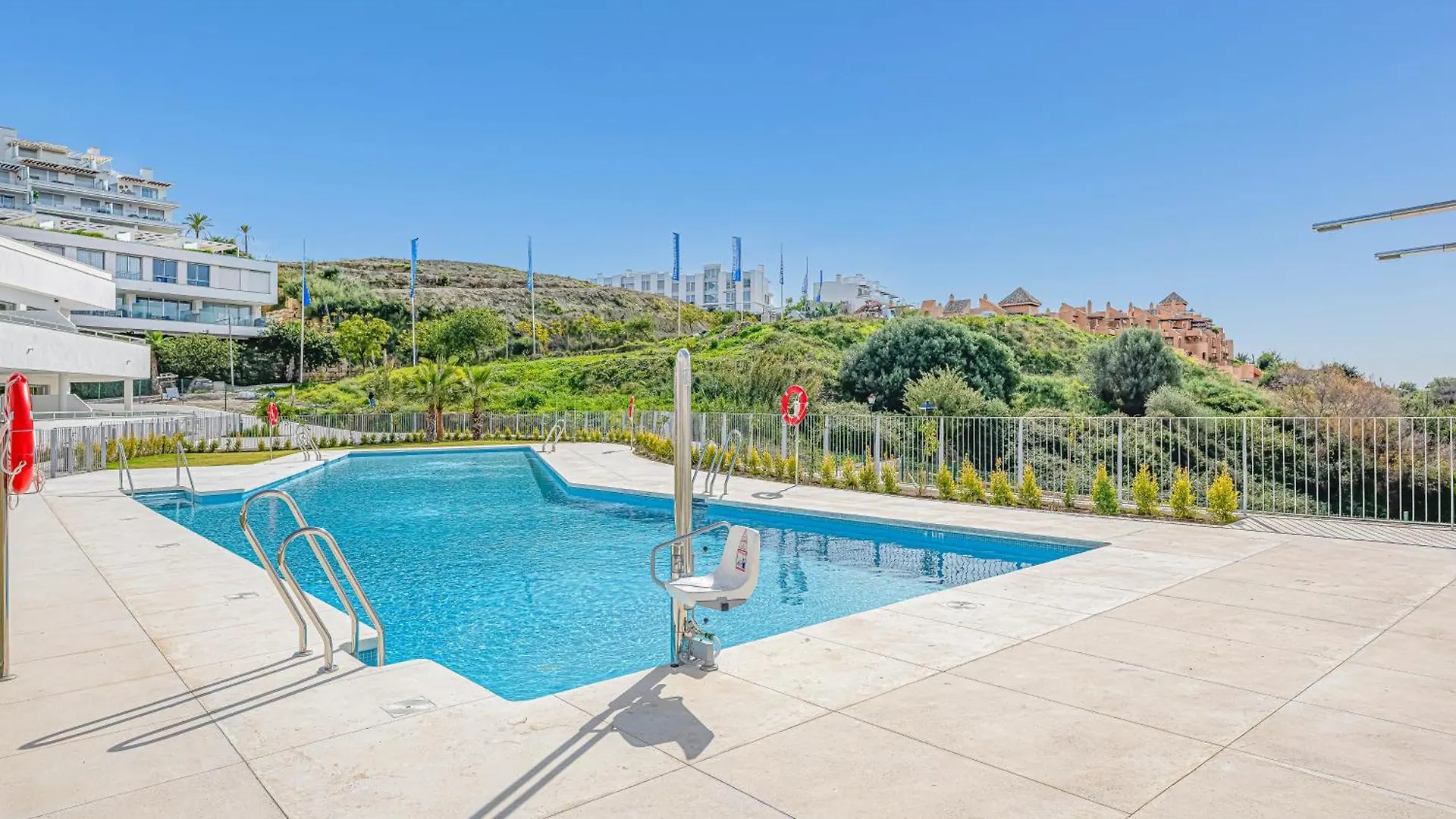Magnificent 3 Bedroom Apartment With Pool, Terrace And Parking Estepona Spain