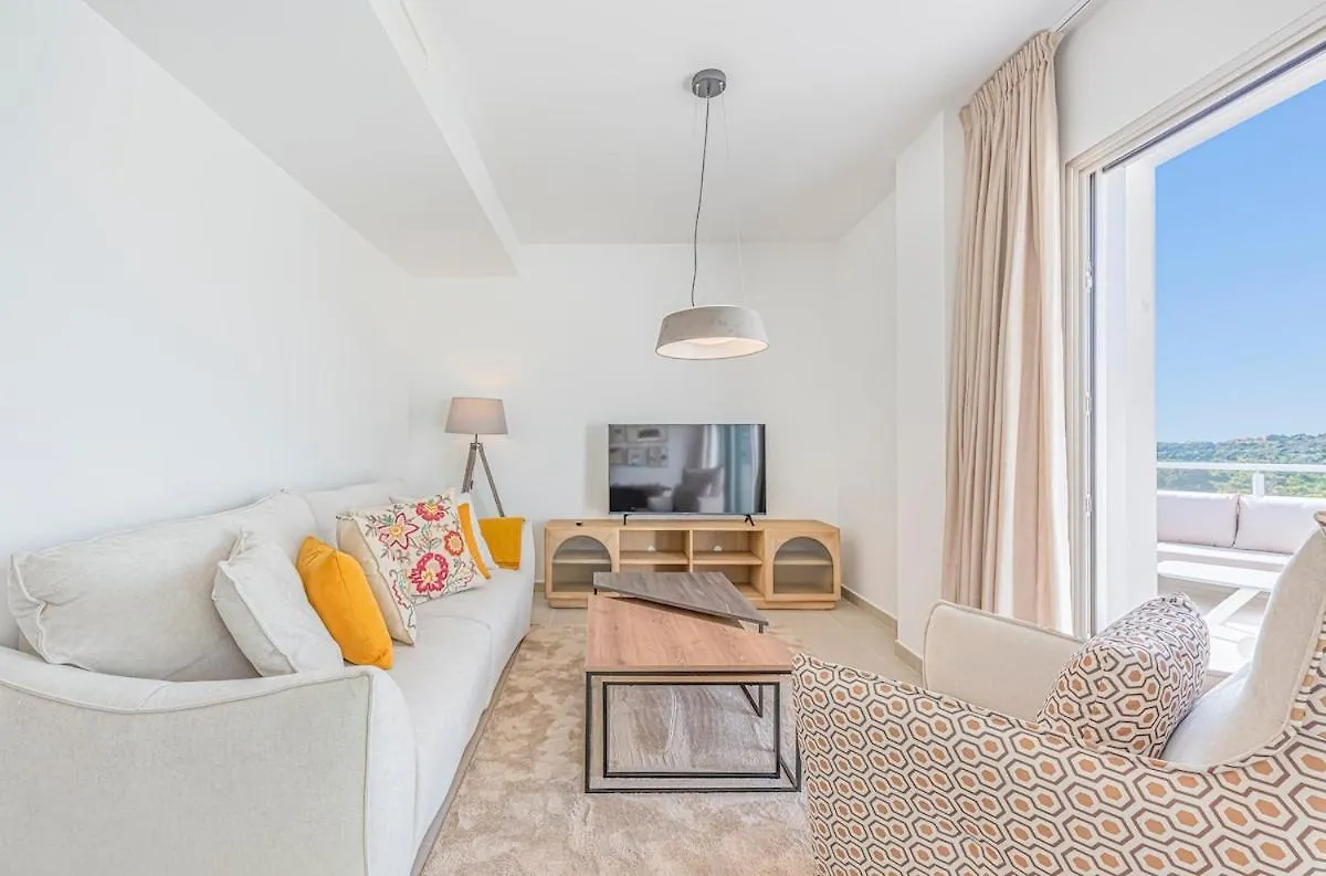 Magnificent 3 Bedroom Apartment With Pool, Terrace And Parking Estepona
